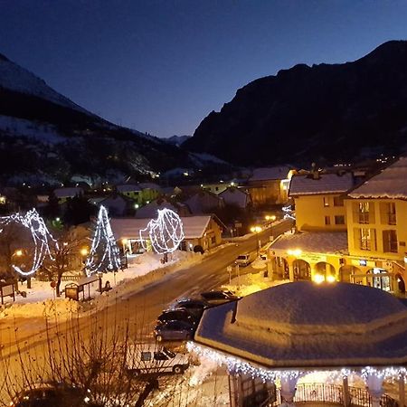 Hotel Restaurant Glaizette LʼArgentière-la-Bessée Bagian luar foto