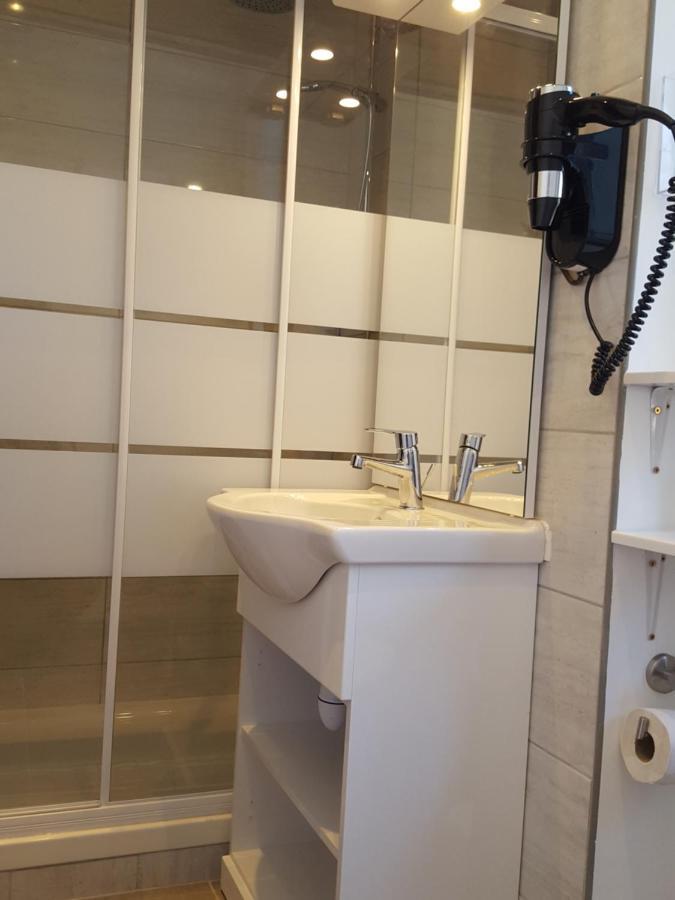 Hotel Restaurant Glaizette LʼArgentière-la-Bessée Bagian luar foto