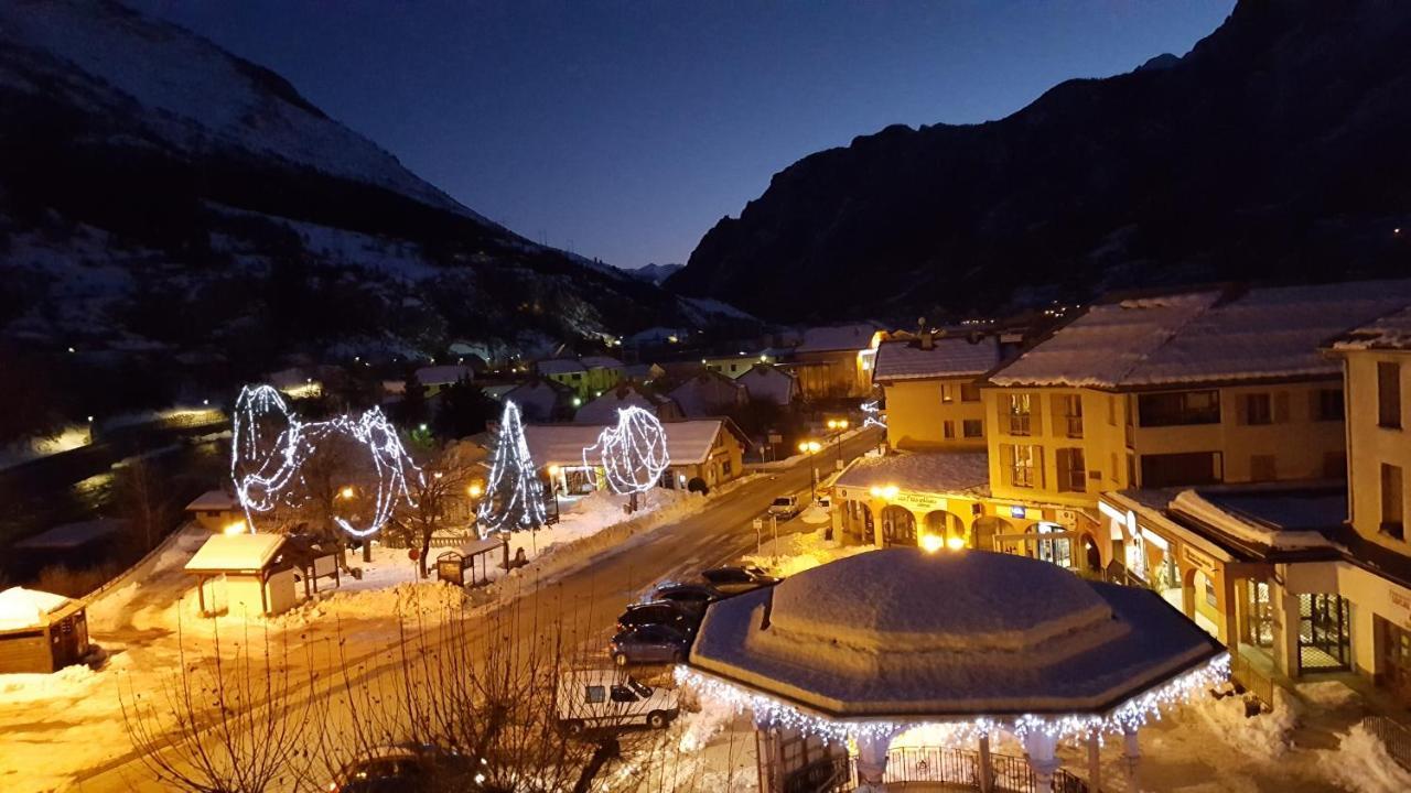 Hotel Restaurant Glaizette LʼArgentière-la-Bessée Bagian luar foto