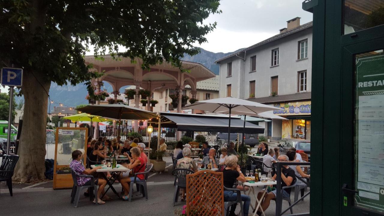 Hotel Restaurant Glaizette LʼArgentière-la-Bessée Bagian luar foto