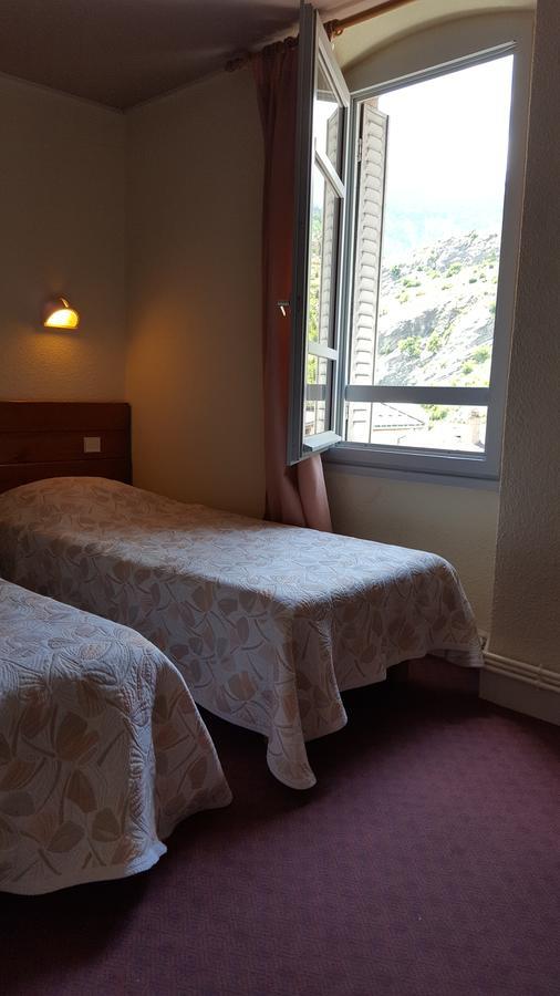 Hotel Restaurant Glaizette LʼArgentière-la-Bessée Bagian luar foto