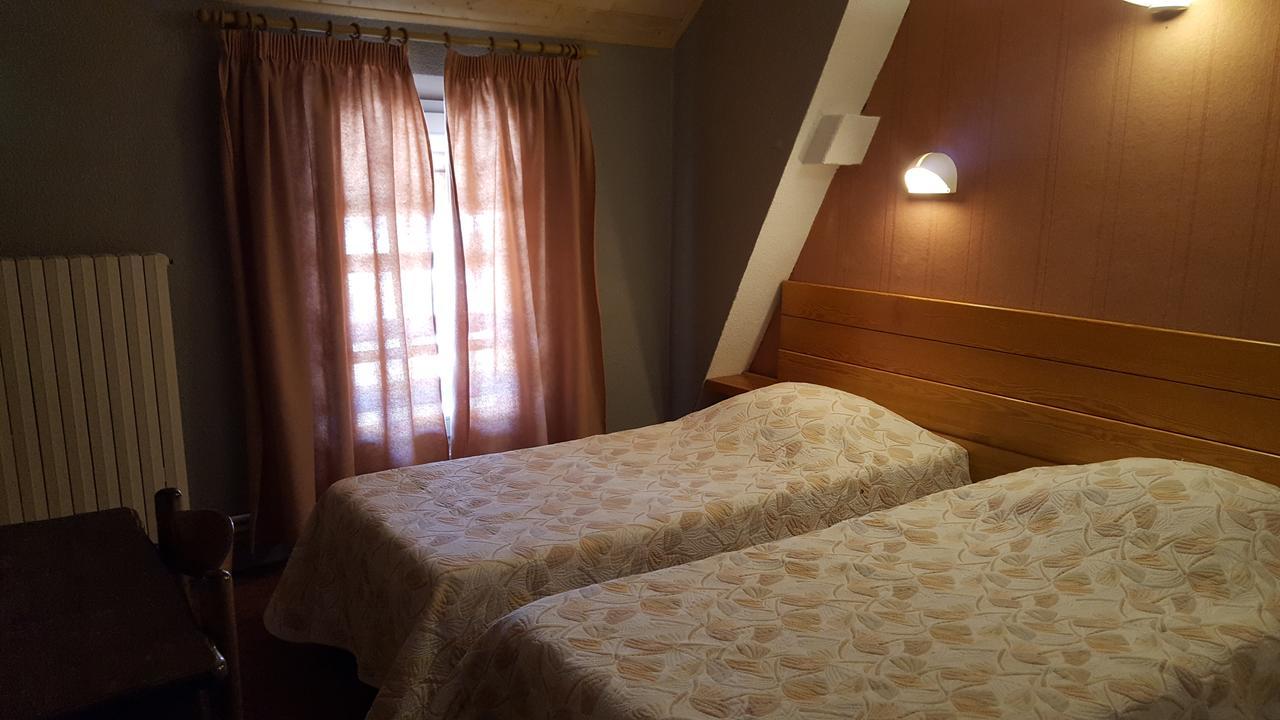 Hotel Restaurant Glaizette LʼArgentière-la-Bessée Bagian luar foto