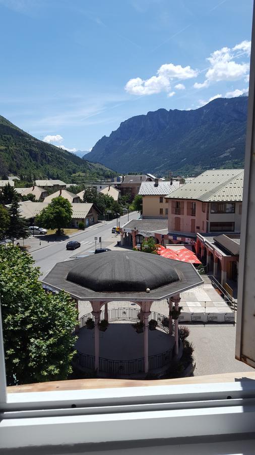 Hotel Restaurant Glaizette LʼArgentière-la-Bessée Bagian luar foto