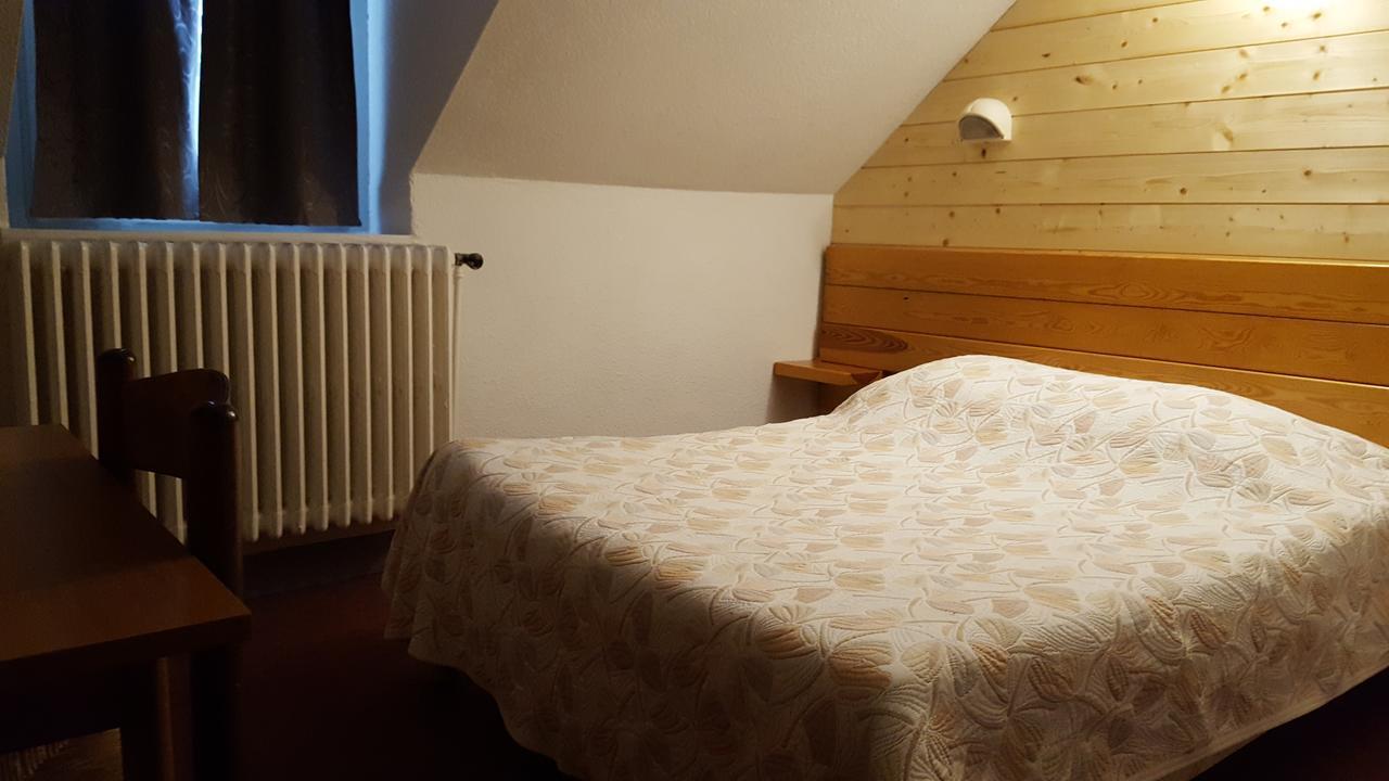 Hotel Restaurant Glaizette LʼArgentière-la-Bessée Bagian luar foto