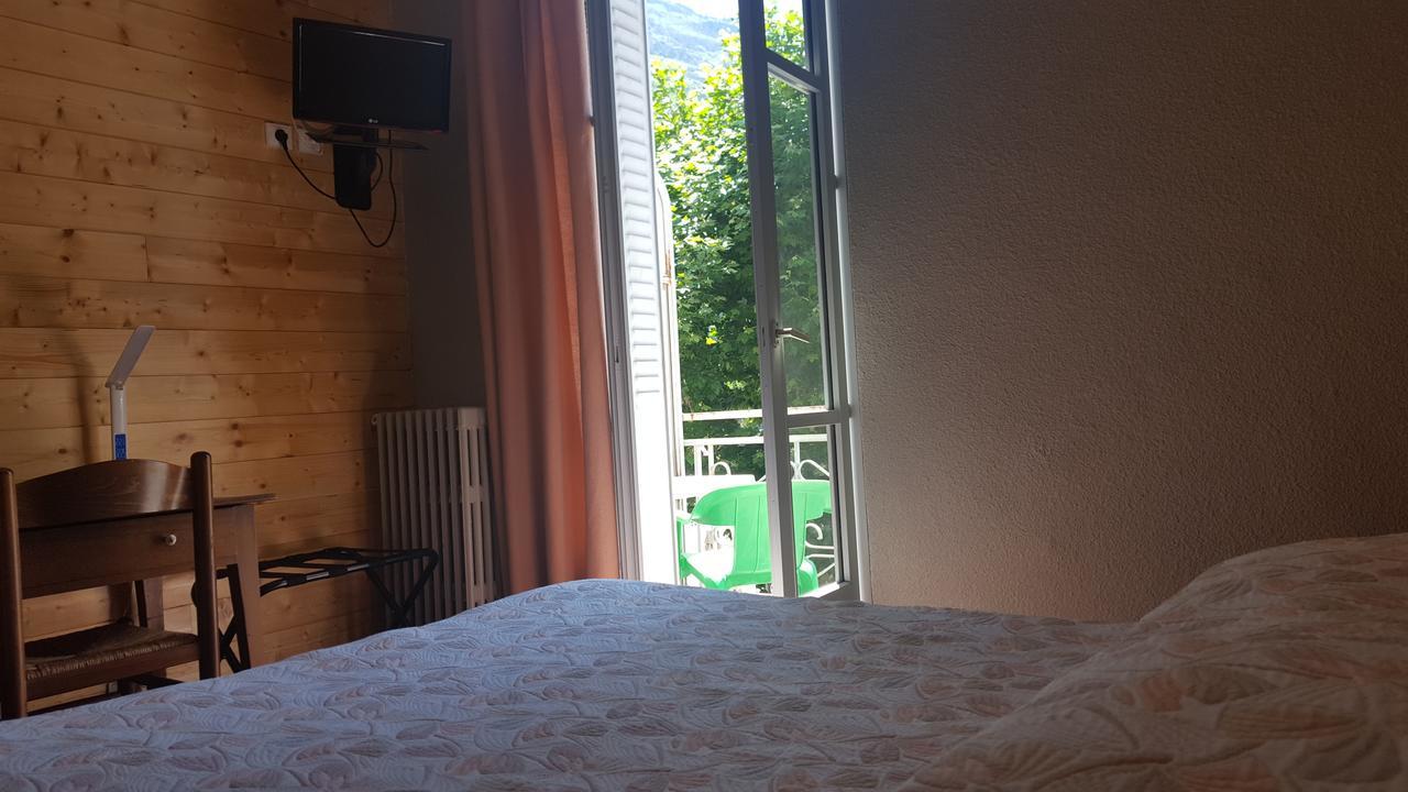 Hotel Restaurant Glaizette LʼArgentière-la-Bessée Bagian luar foto