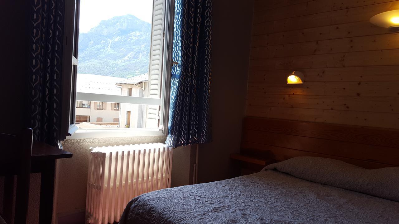 Hotel Restaurant Glaizette LʼArgentière-la-Bessée Bagian luar foto